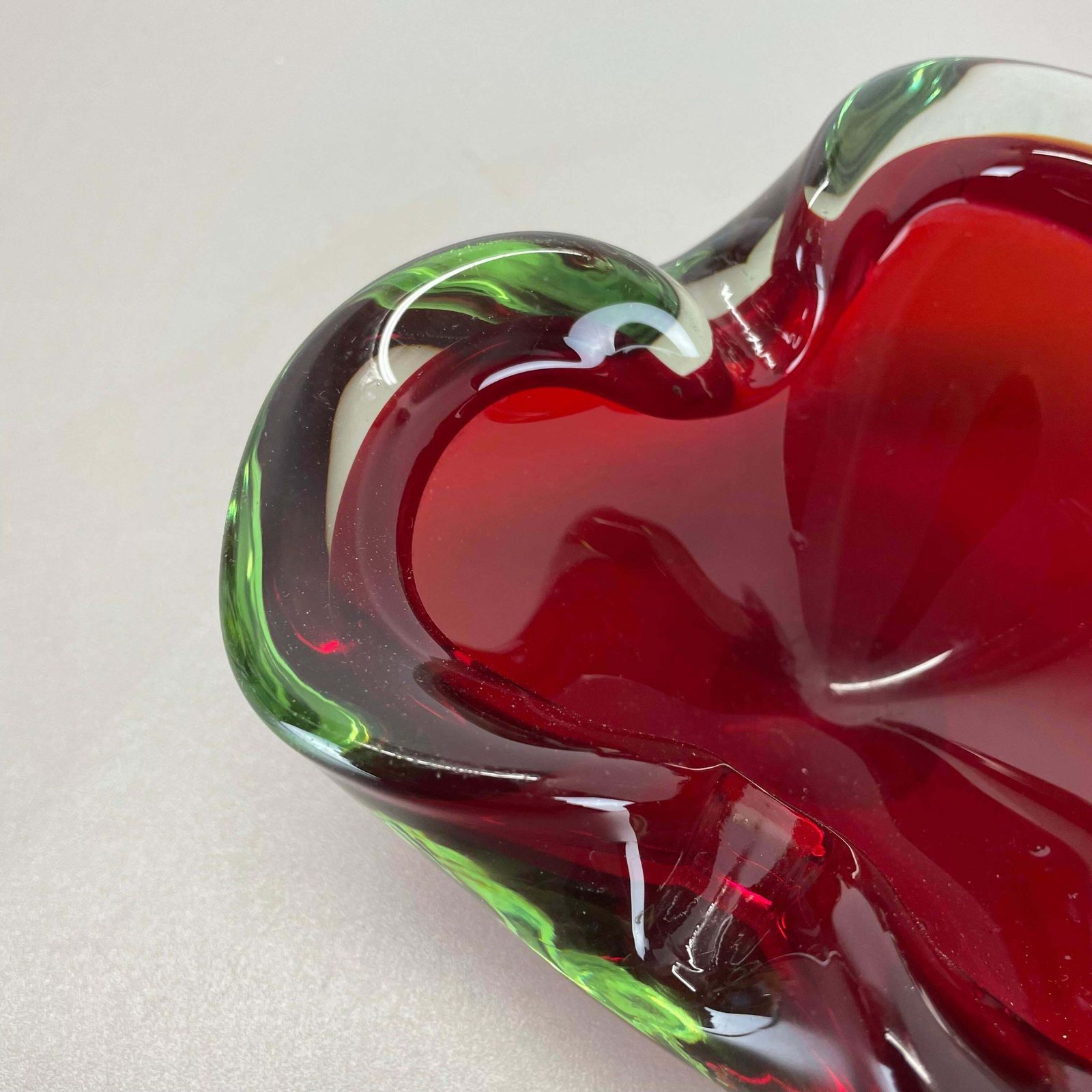 Large Murano Glass "Red Green" Bowl Element Shell Ashtray Murano, Italy, 1970s photo 514.0