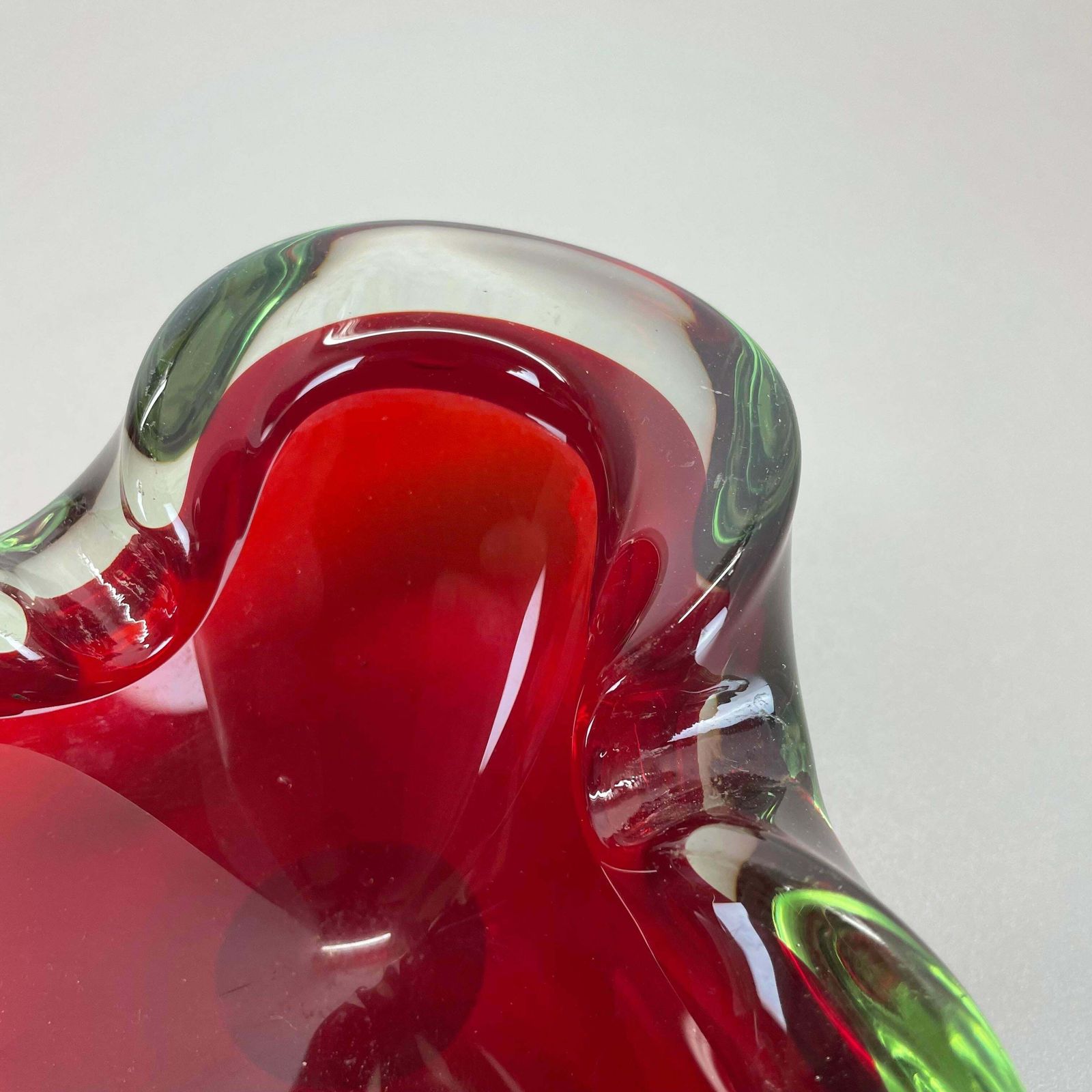 Large Murano Glass "Red Green" Bowl Element Shell Ashtray Murano, Italy, 1970s photo vinterior
