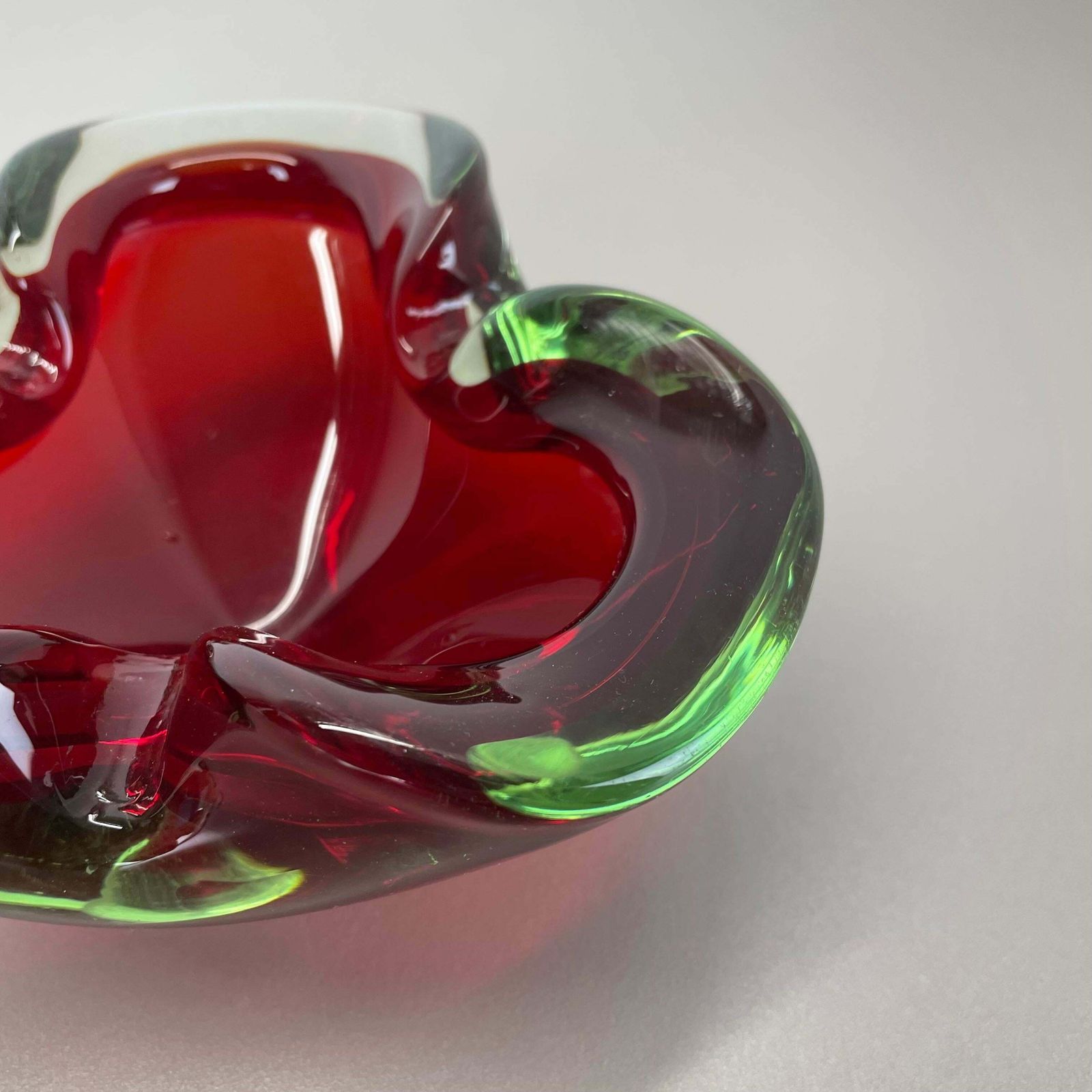 Home Decor Large Murano Glass "Red Green" Bowl Element Shell Ashtray Murano, Italy, 1970s photo