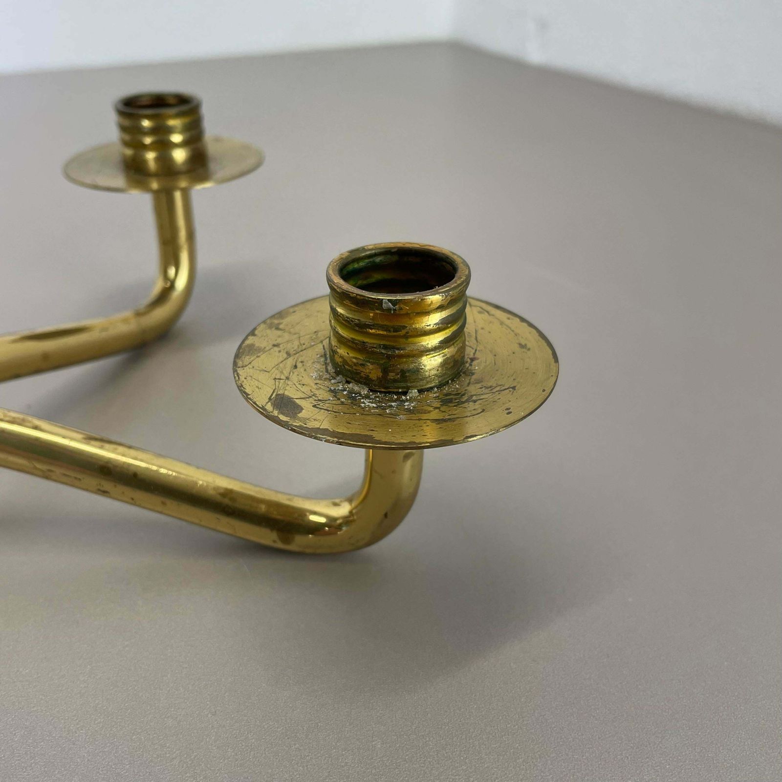 photo vinterior Modernist Auböck Style Brutalist Brass And Leather Candleholder, Austria 1950s