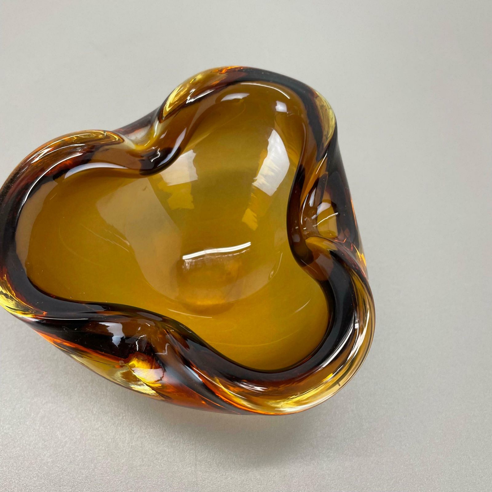 Home Decor Large Murano Glass "Yellow" Bowl Element Shell Ashtray Murano, Italy, 1970 photo