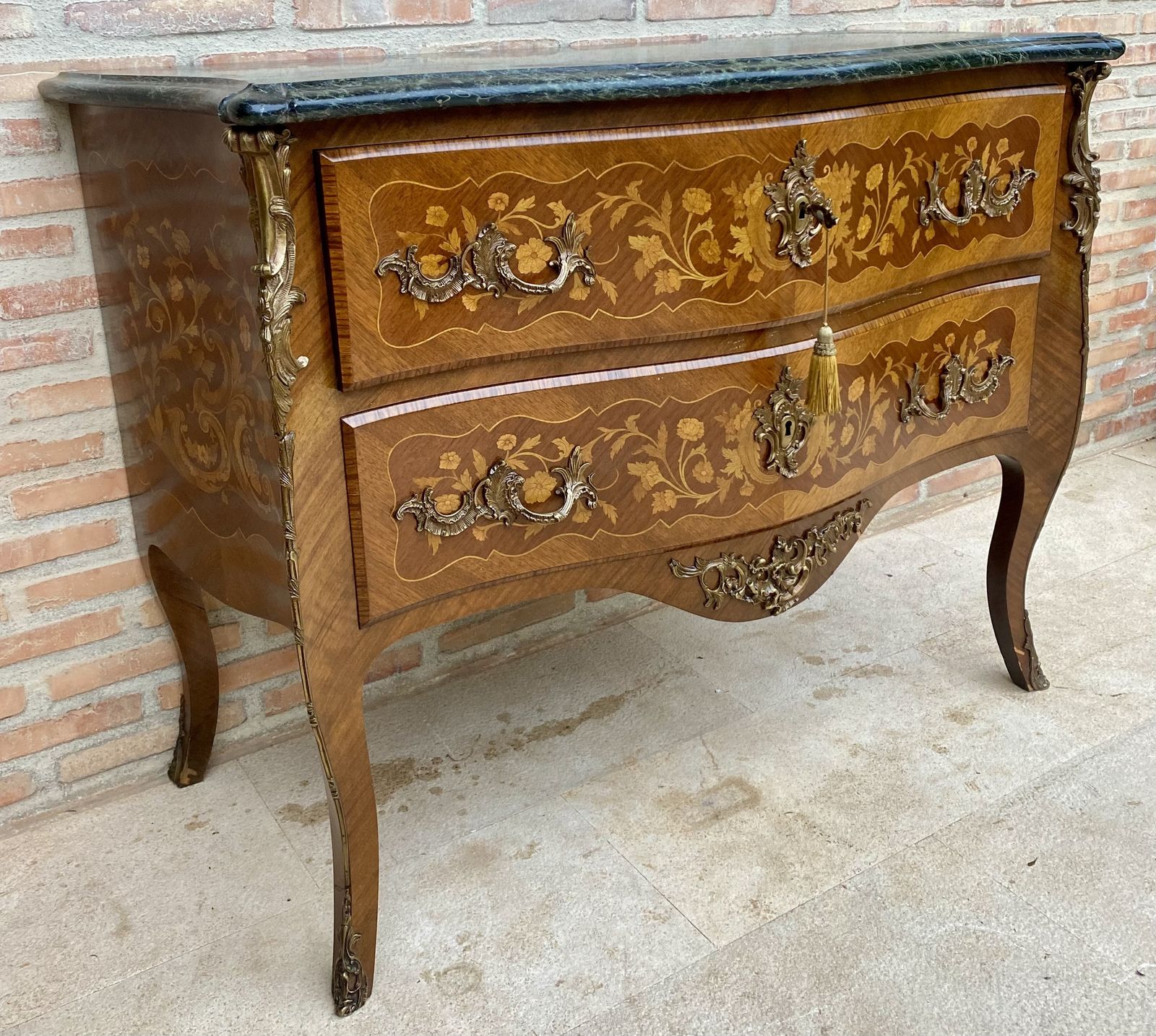 French Louis XV Style Bombé Satinwood Marquetry & Ormolu Mounted Commode photo vinterior