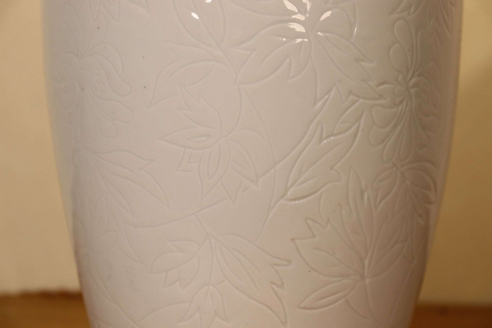 Hollywood Regency Chinese Asian Vintage Blanc De Chine Table Lamp (St.150) photo for sale