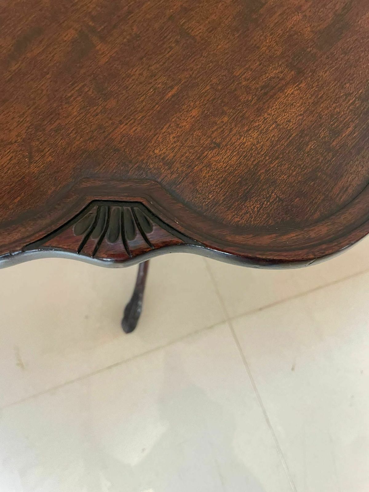 photo furniture Antique Early 20th Century Quality Carved Mahogany Side Table