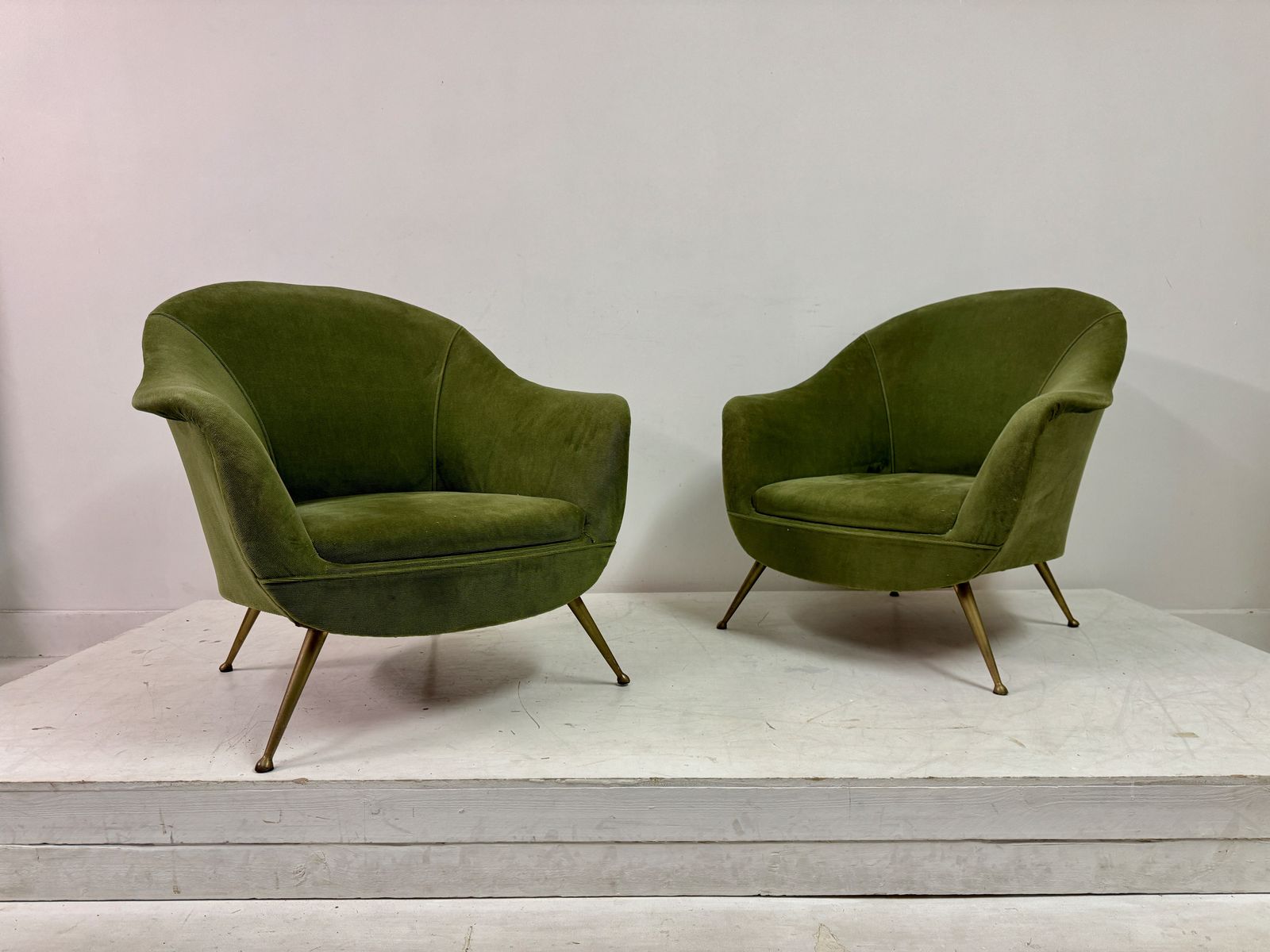 photo furniture Pair Of 1960s Italian Armchairs