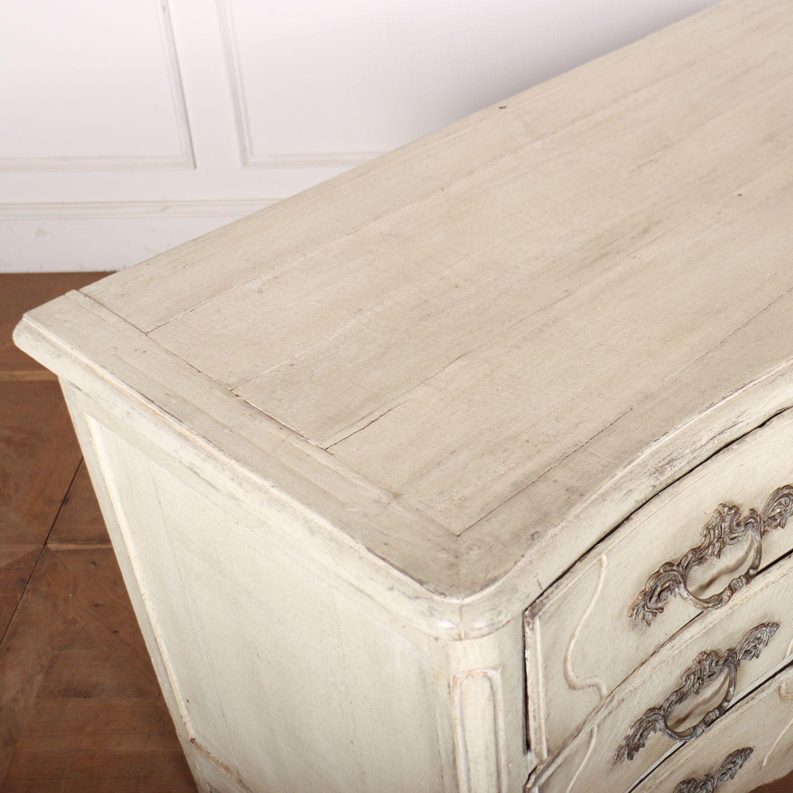 18th C French Painted Serpentine Commode. 1780. photo vintage