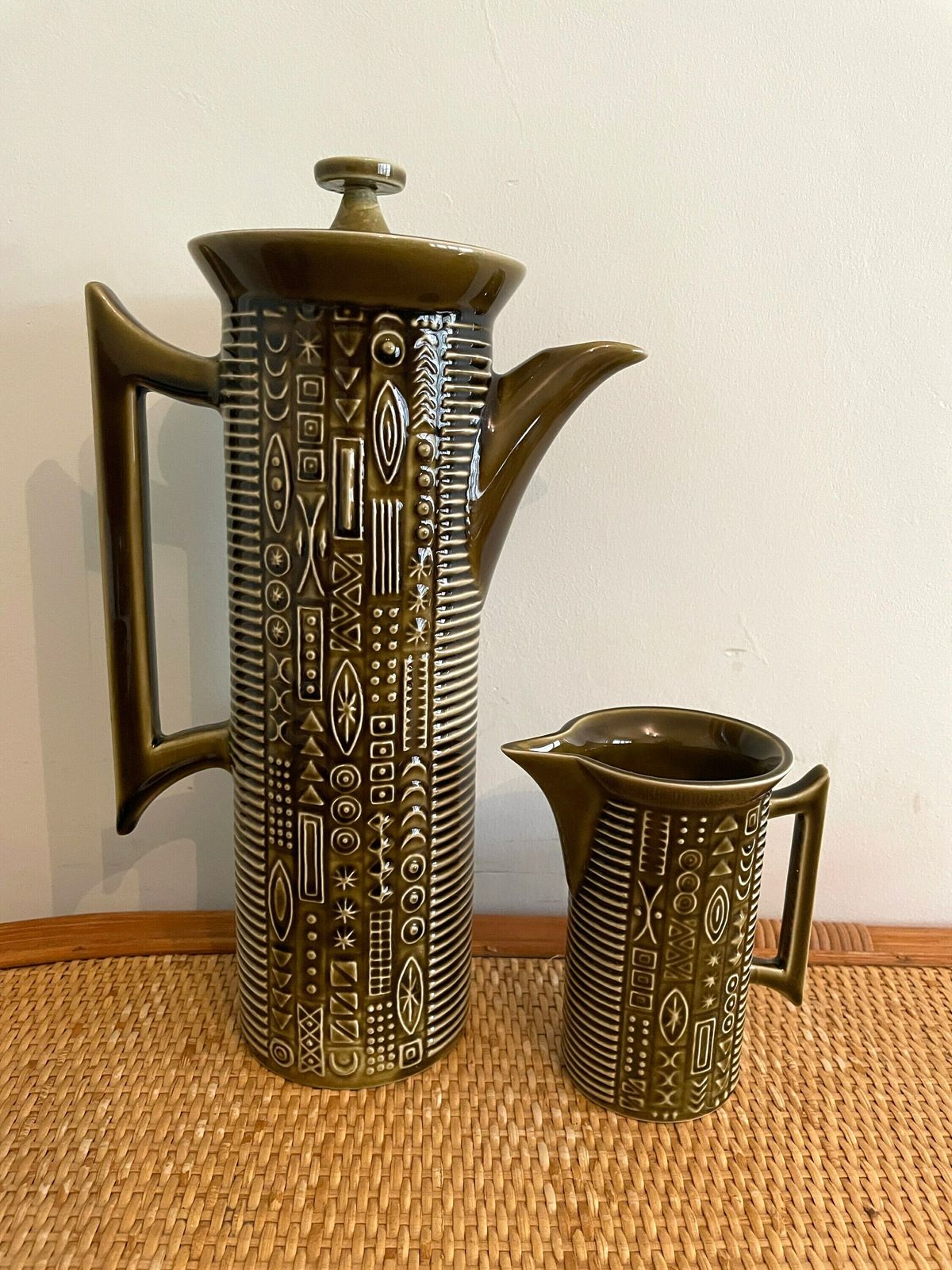 60s Portmeirion Cypher 15pc Tea/Coffee Set, Iconic Mid Century Design By Susan Williams Ellis, Rare Vintage Mcm Tea Set In Retro Olive Green photo for sale