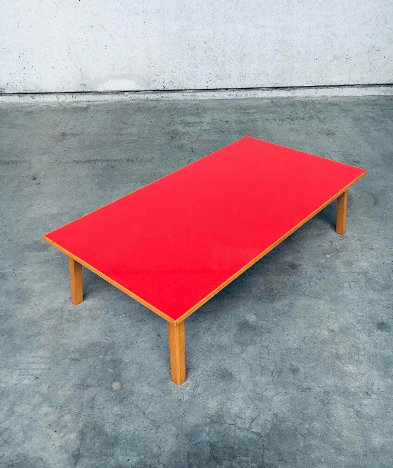 Mid Century Design Rode Salontafel, Jaren 1950, België photo Meubels