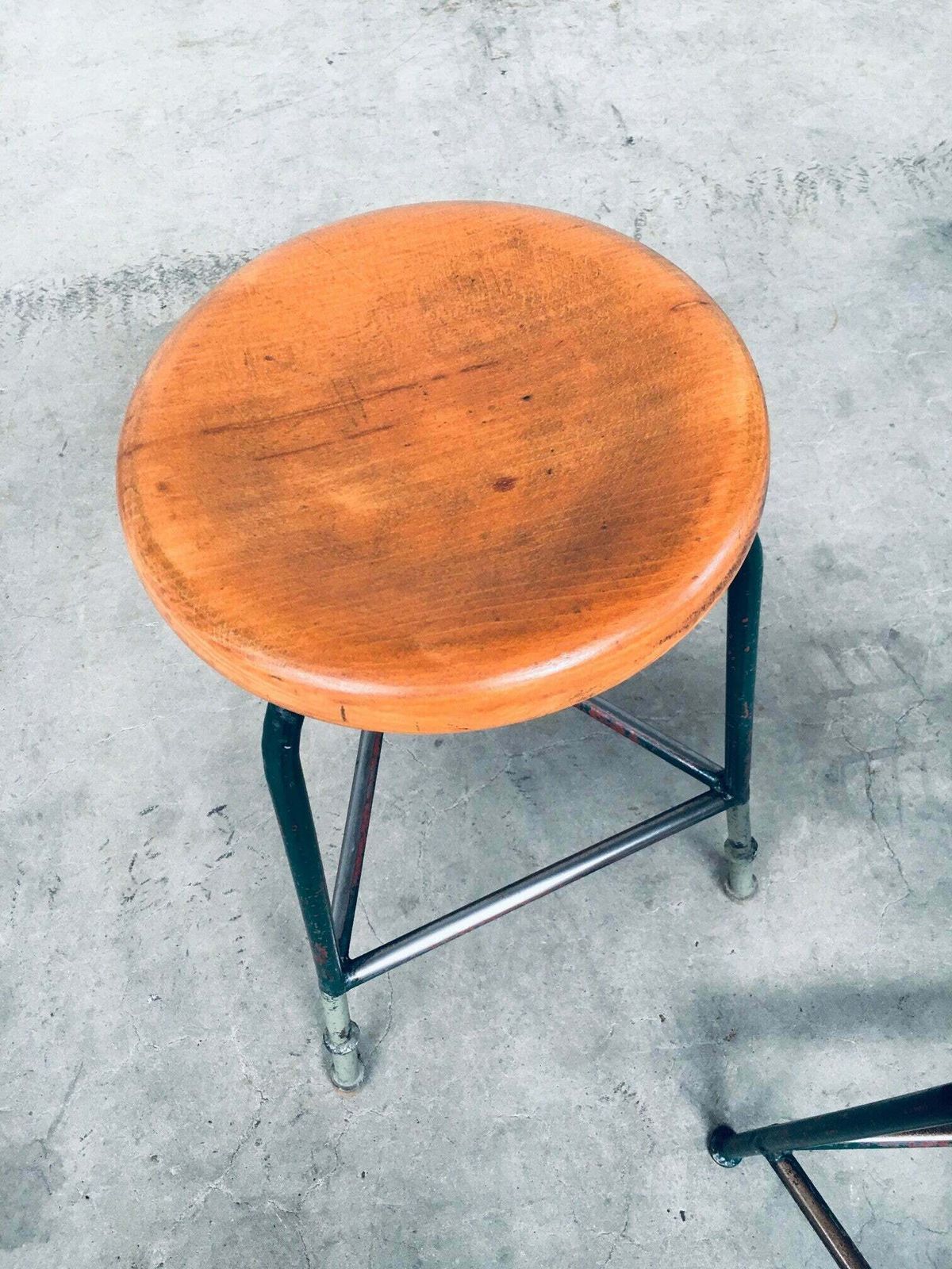 photo for sale Groene Driepoot Krukkenset, Industrieel Design, België, Ca. Jaren 1950