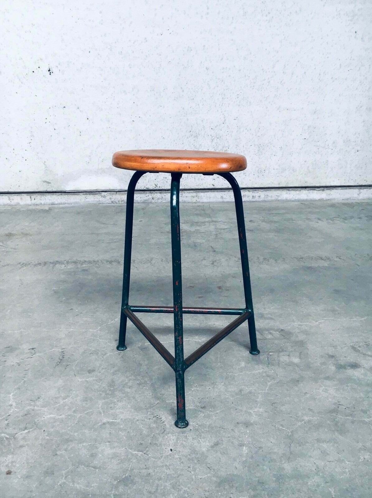 photo buy Groene Driepoot Krukkenset, Industrieel Design, België, Ca. Jaren 1950