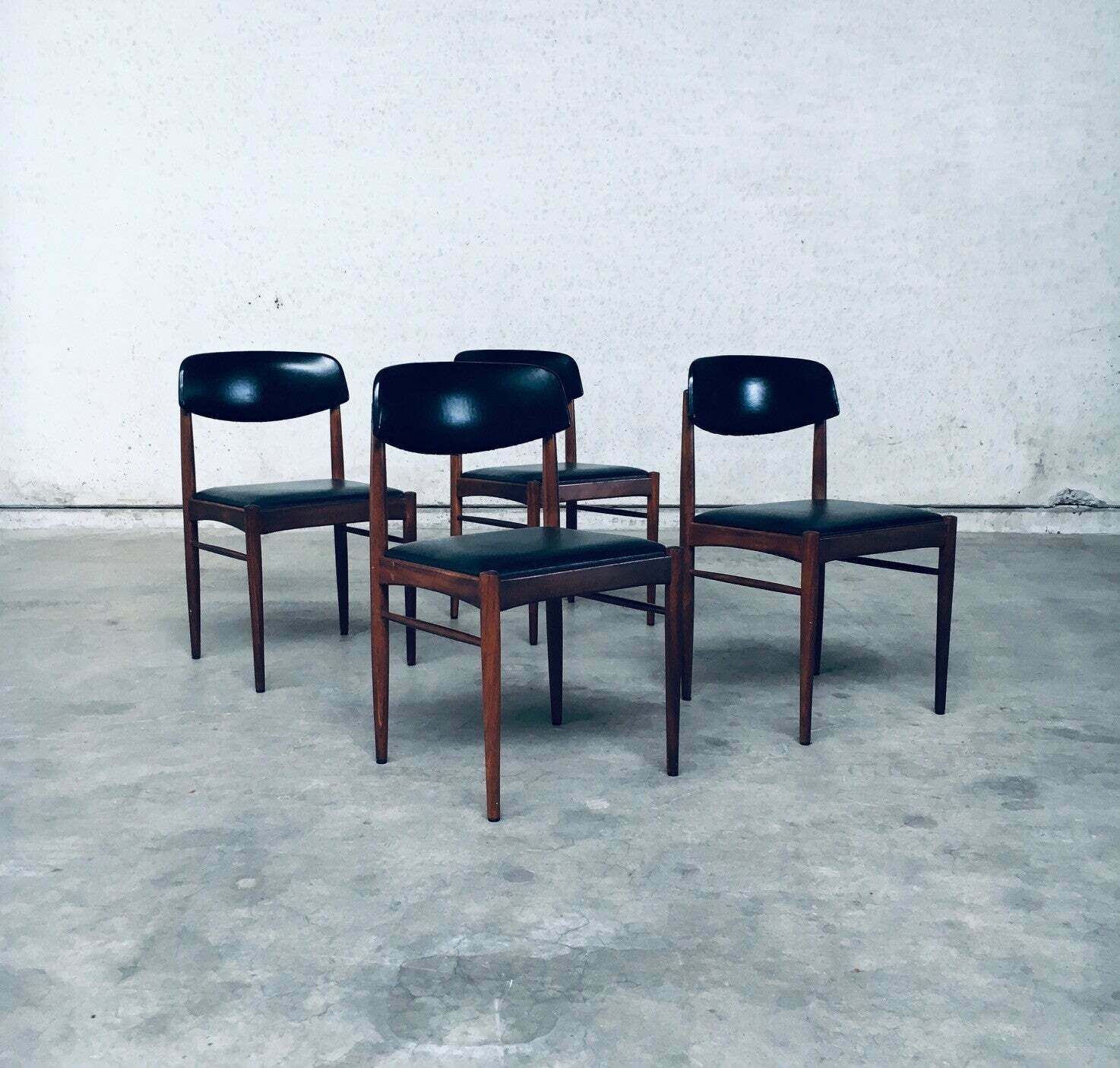 Jaren 1960 Mid Century Dutch Design Eetkamerstoelen photo furniture
