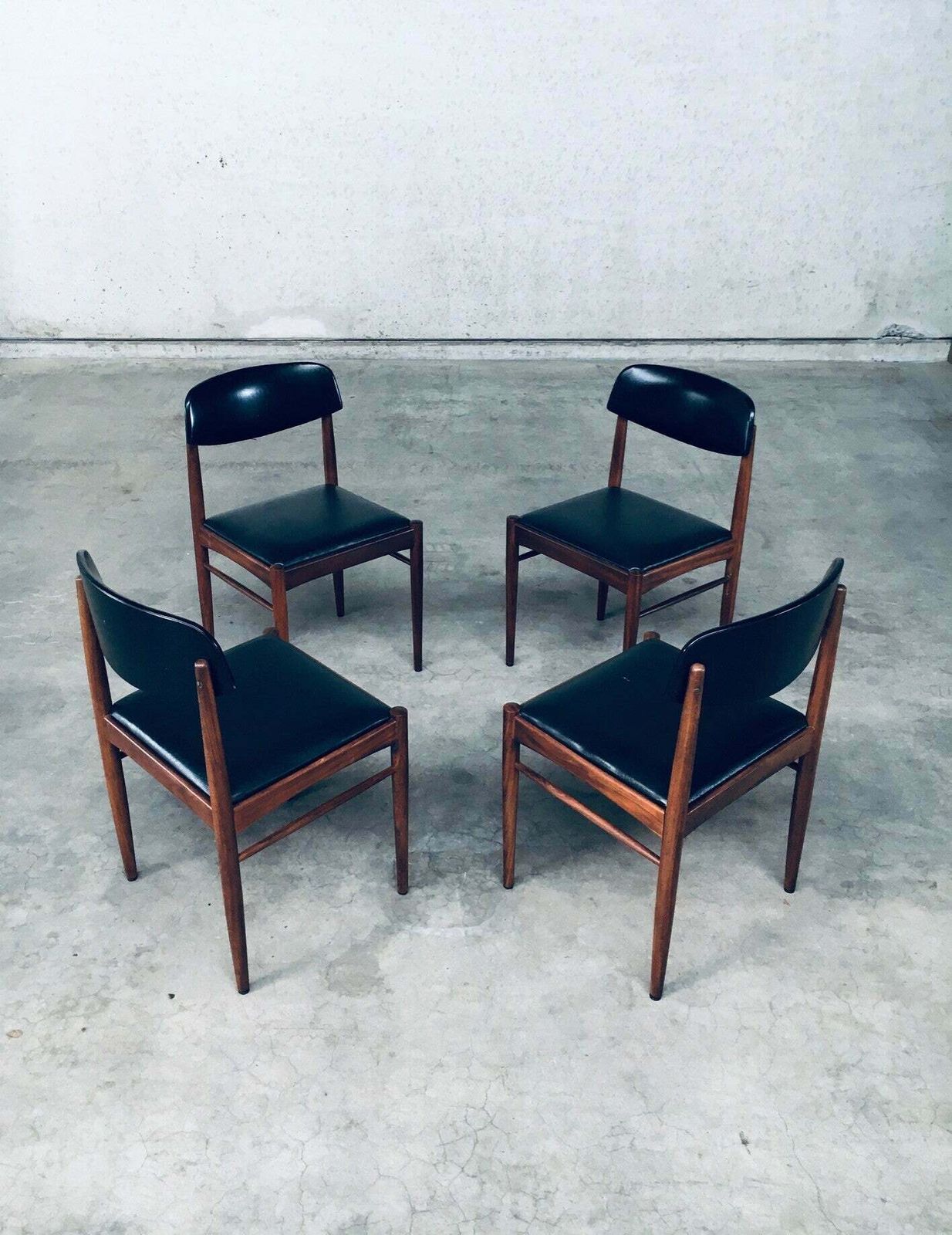 Jaren 1960 Mid Century Dutch Design Eetkamerstoelen photo 1350.0