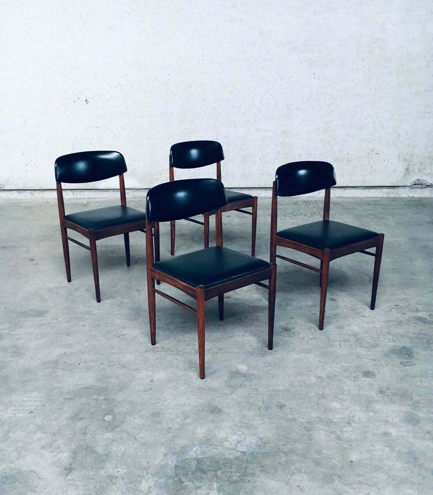 1350.0 Jaren 1960 Mid Century Dutch Design Eetkamerstoelen photo