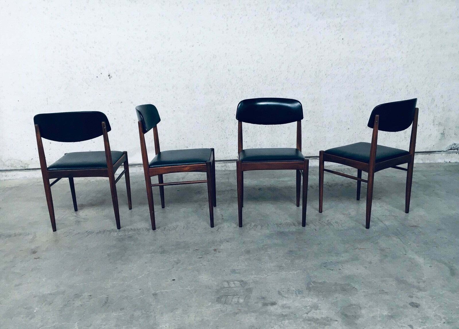 photo buy Jaren 1960 Mid Century Dutch Design Eetkamerstoelen