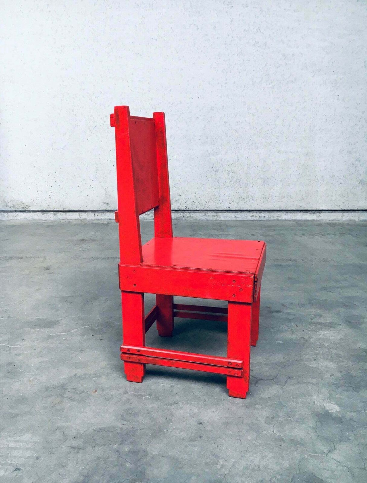 photo furniture De Stijl Beweging Ontwerp Rode Stoel, Toegeschreven Aan Jan Wils, Jaren 1920, Nederland