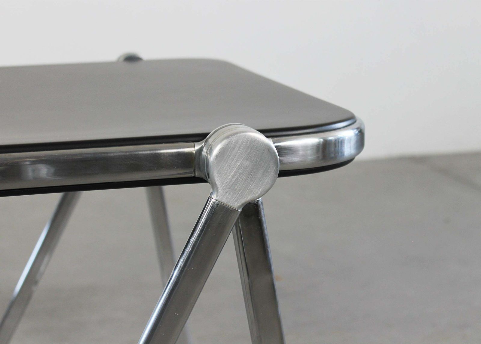Giancarlo Piretti Platone Folding Table In Steel And Black Polyurethane 1970s photo buy