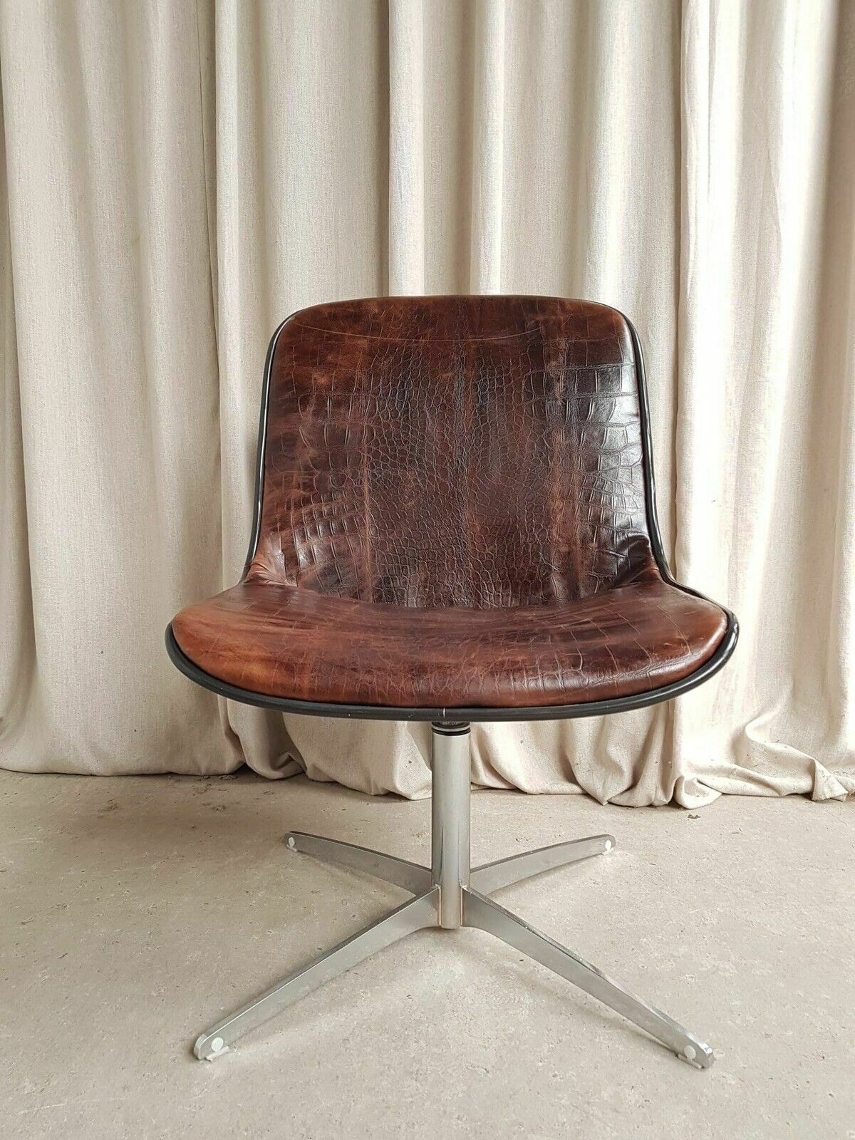 Vtg Mid Century Modernist Chrome Leather Swivel Chair By Charles Pollock photo for sale