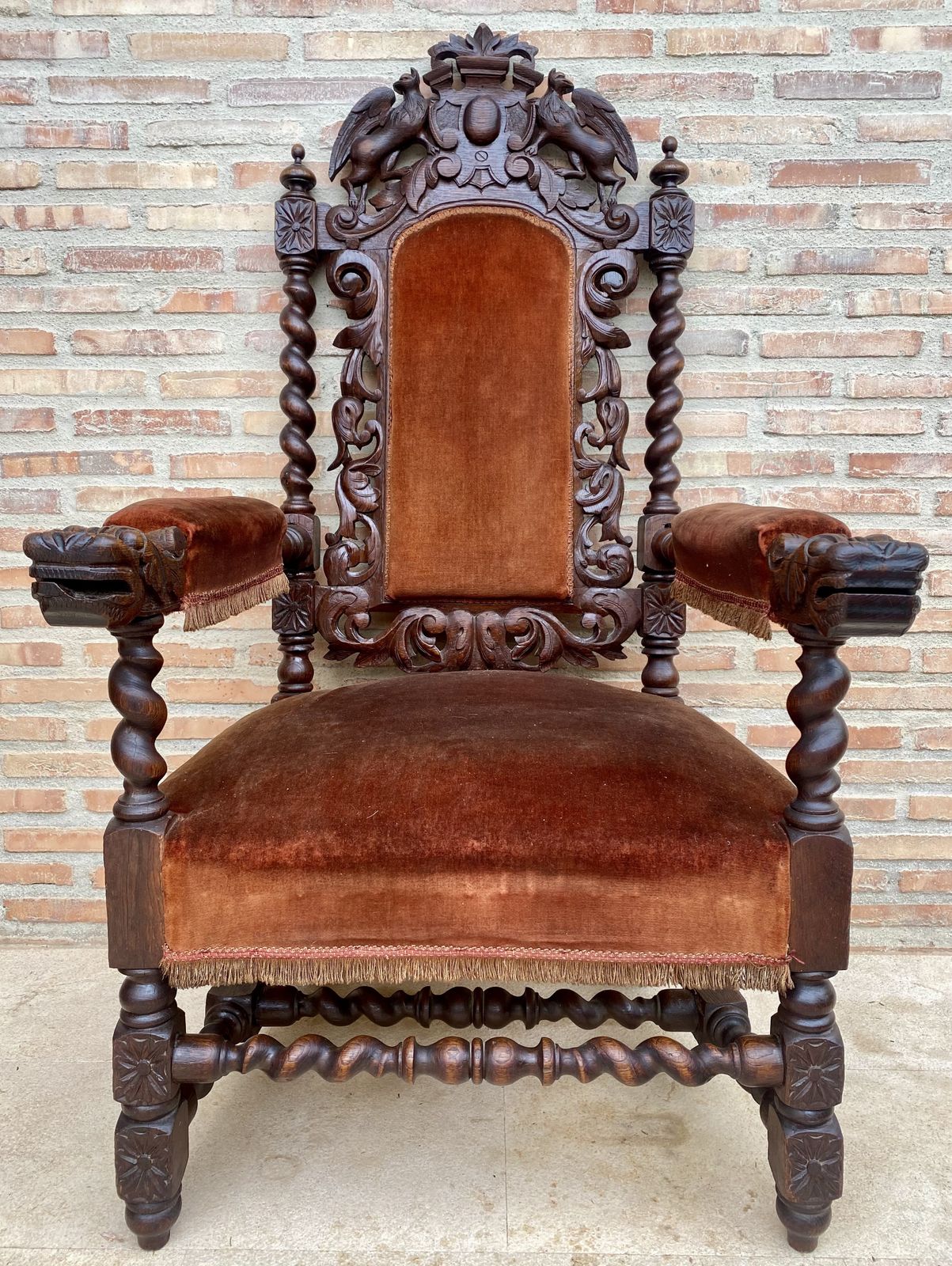 photo vinterior 19th Century French Carved Walnut Throne Chair