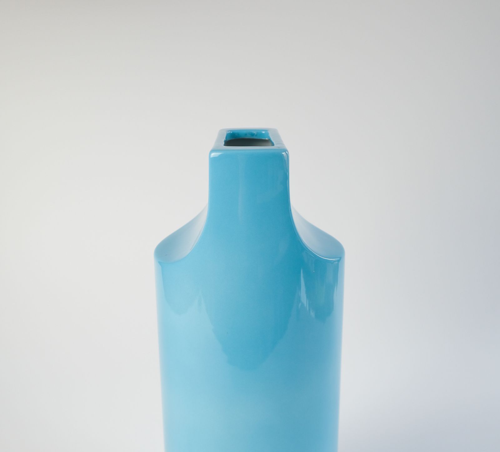 Postmodern Ettore Sottsass Model 592 "Fischietto" Vase For Habitat, 2000 photo vinterior