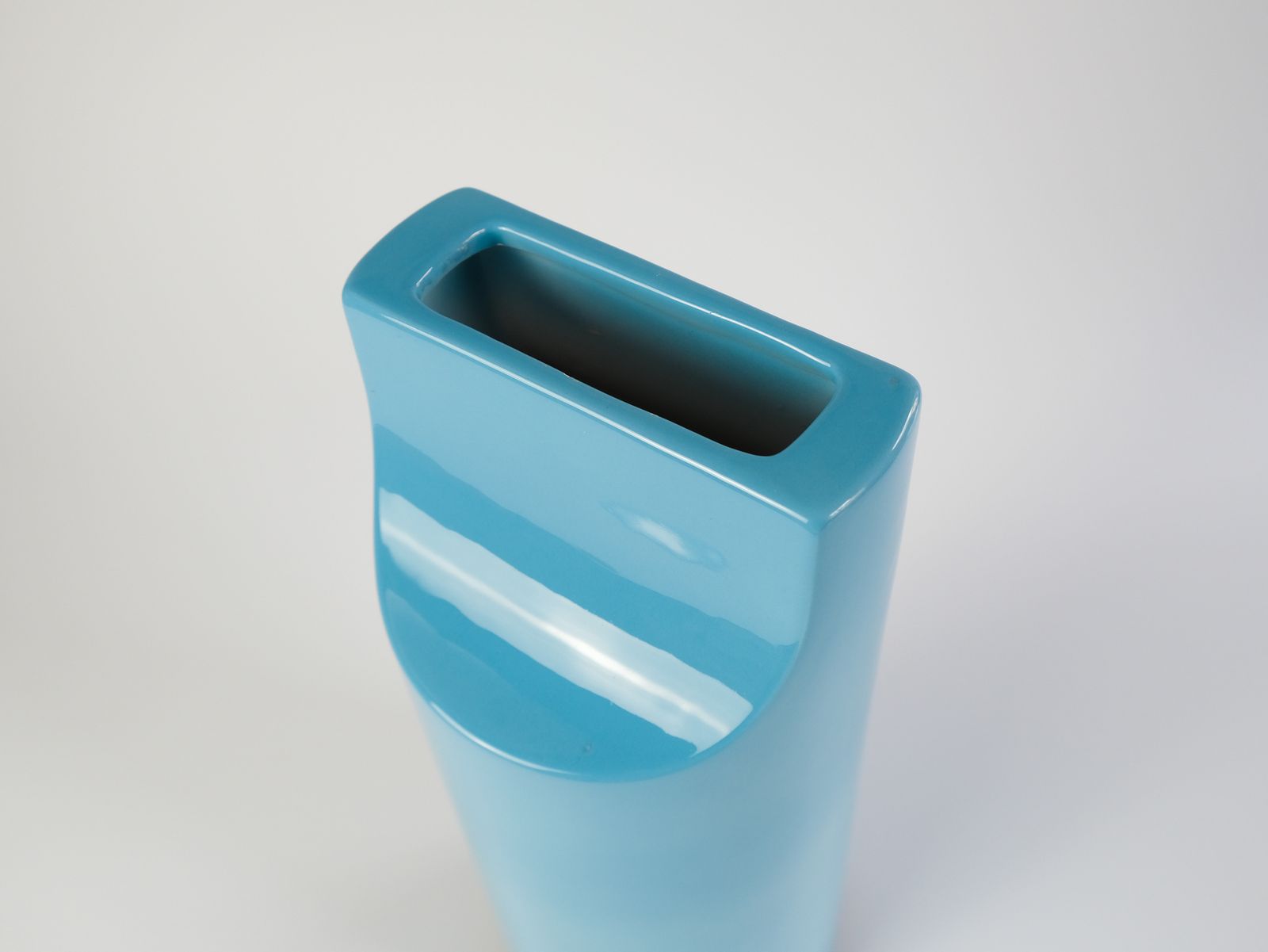 photo furniture Postmodern Ettore Sottsass Model 592 "Fischietto" Vase For Habitat, 2000