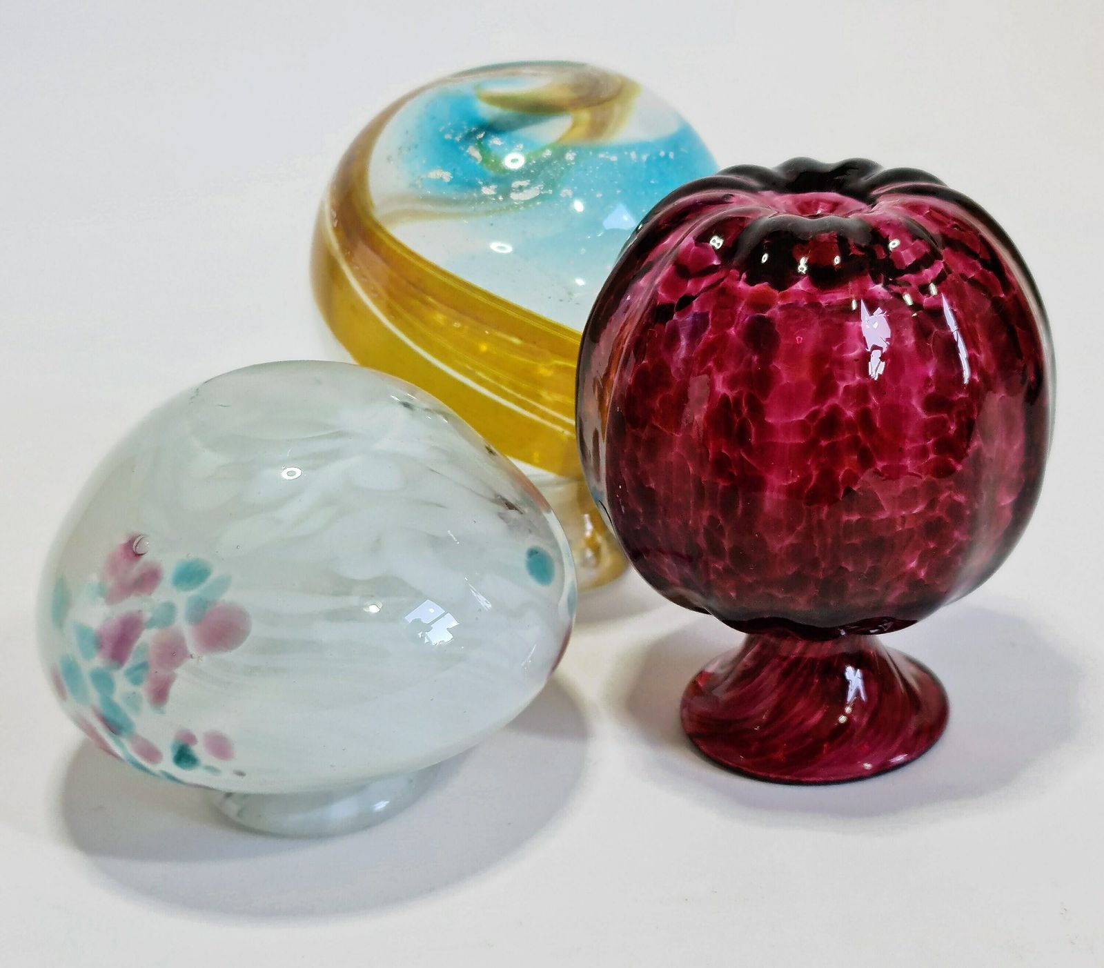 20th Century Art Glass Collection < 6 Pieces > 3 Glass Perfume Bottles & 3 Vases (Mdina, Teign, Aseda) photo vinterior