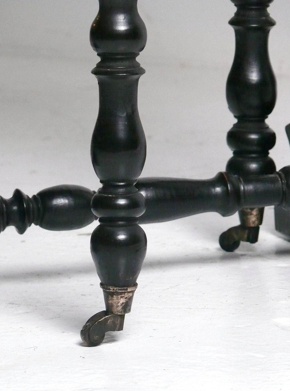 Ebonised Chinoiserie Bobbin Turned Side Table photo Furniture