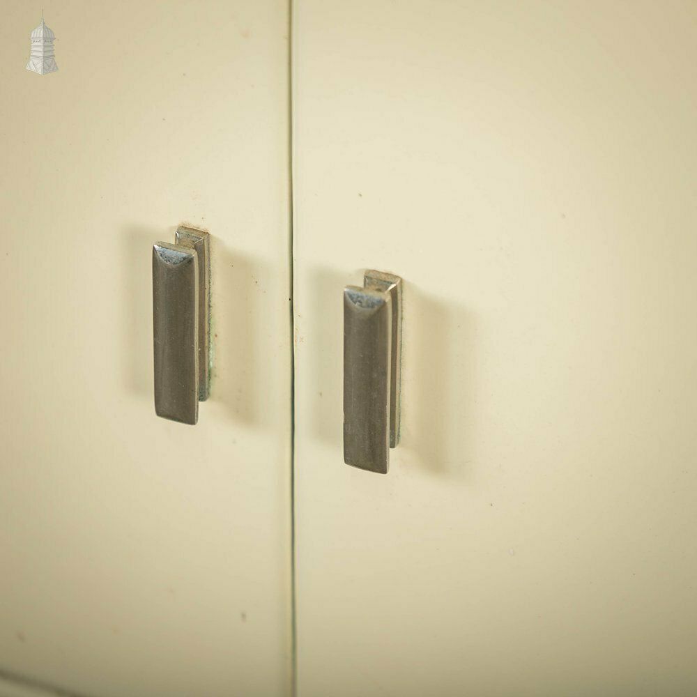 photo vinterior Enamelled Hand Basin, Cast Iron Mid Century Wash Hand Basin On Cupboard Base