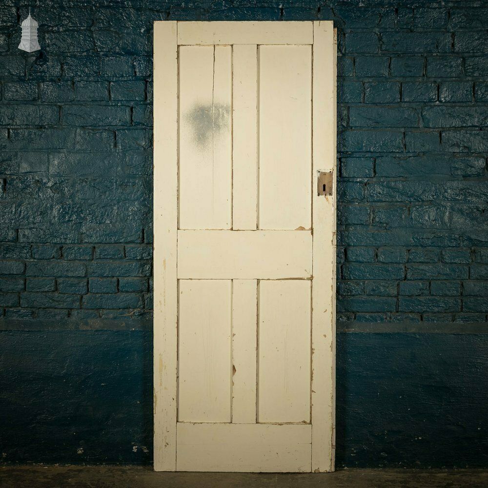 photo vinterior Panelled Cupboard Door, White Painted Pine 4 Panel Door