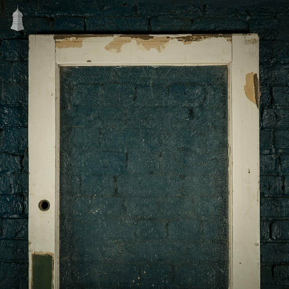 photo vinterior Half Glazed Door, With Dental Shelf And Textured Glass