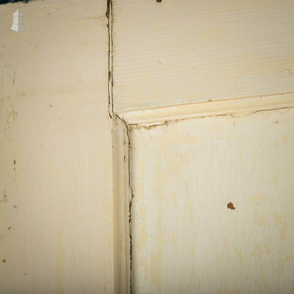 photo vinterior Pine Panelled Door, 1 Over 3 Panel White Painted 1930’s Style Door