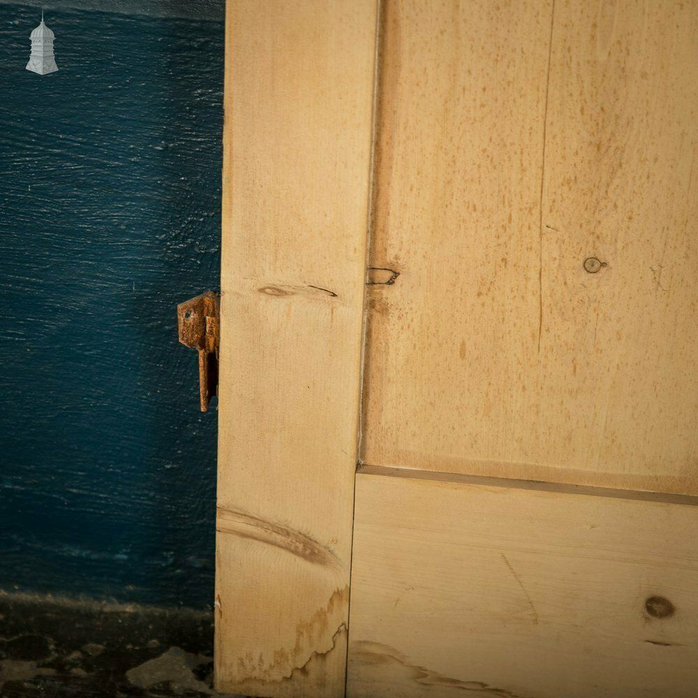 photo vinterior Pine Panelled Door, Victorian 2 Panel Cupboard Door