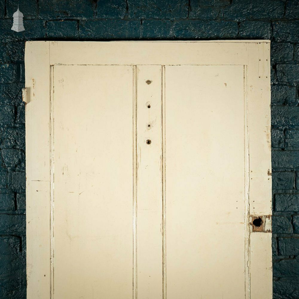 photo vinterior Pine Panelled Door, Moulded 4 Panel Front Door, Red Painted Finish