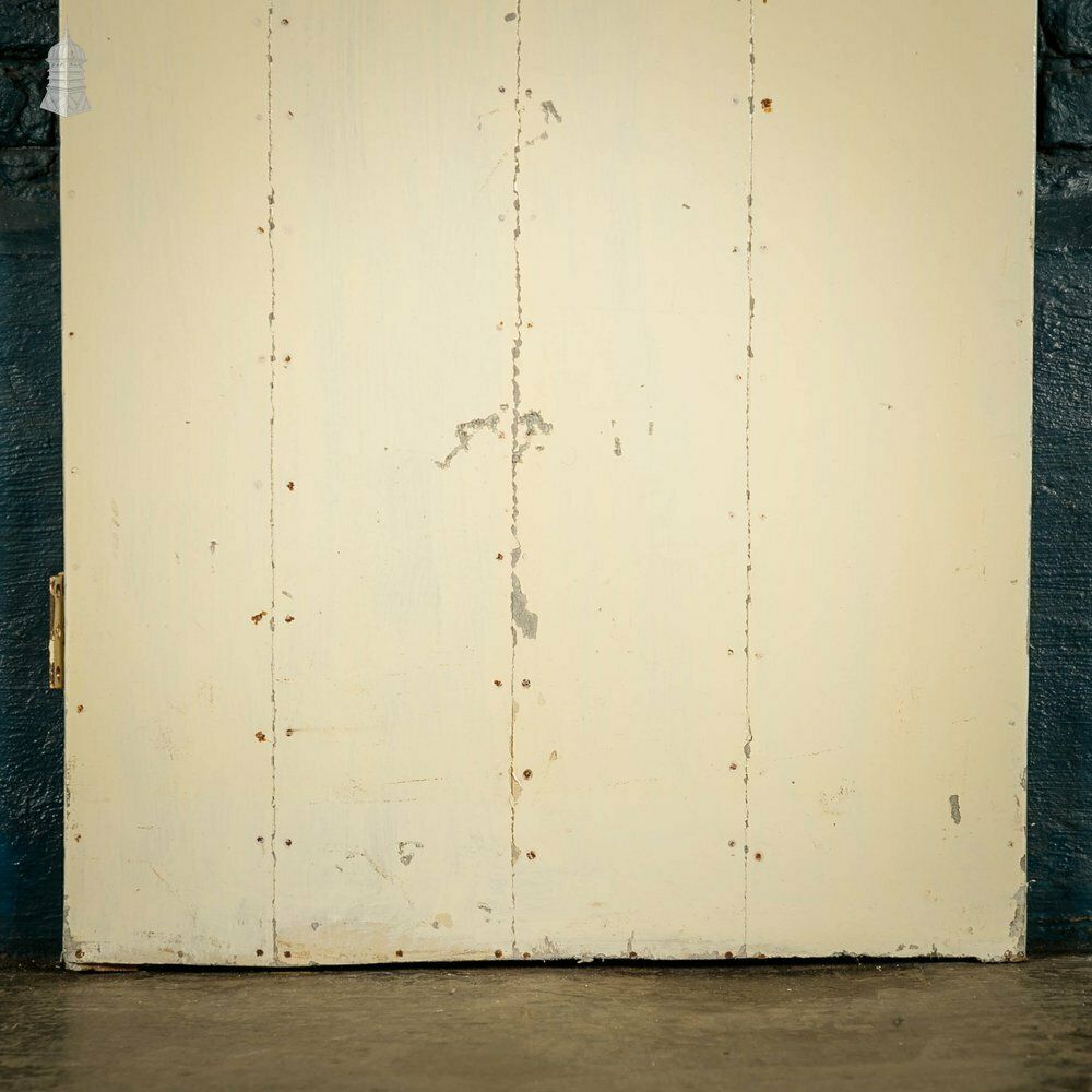 photo furniture Pine Paneled Door, Victorian, White Painted 4 Panel