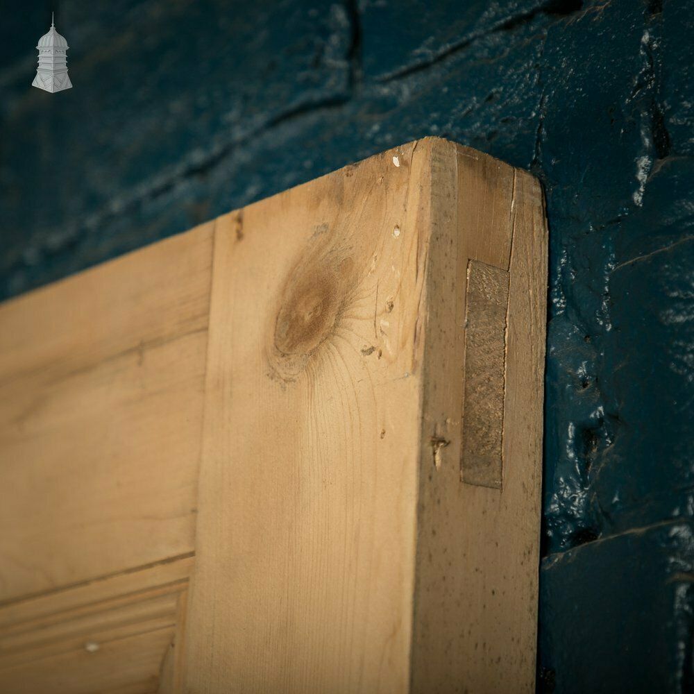 photo vintage Paneled Pine Door, 4 Panels