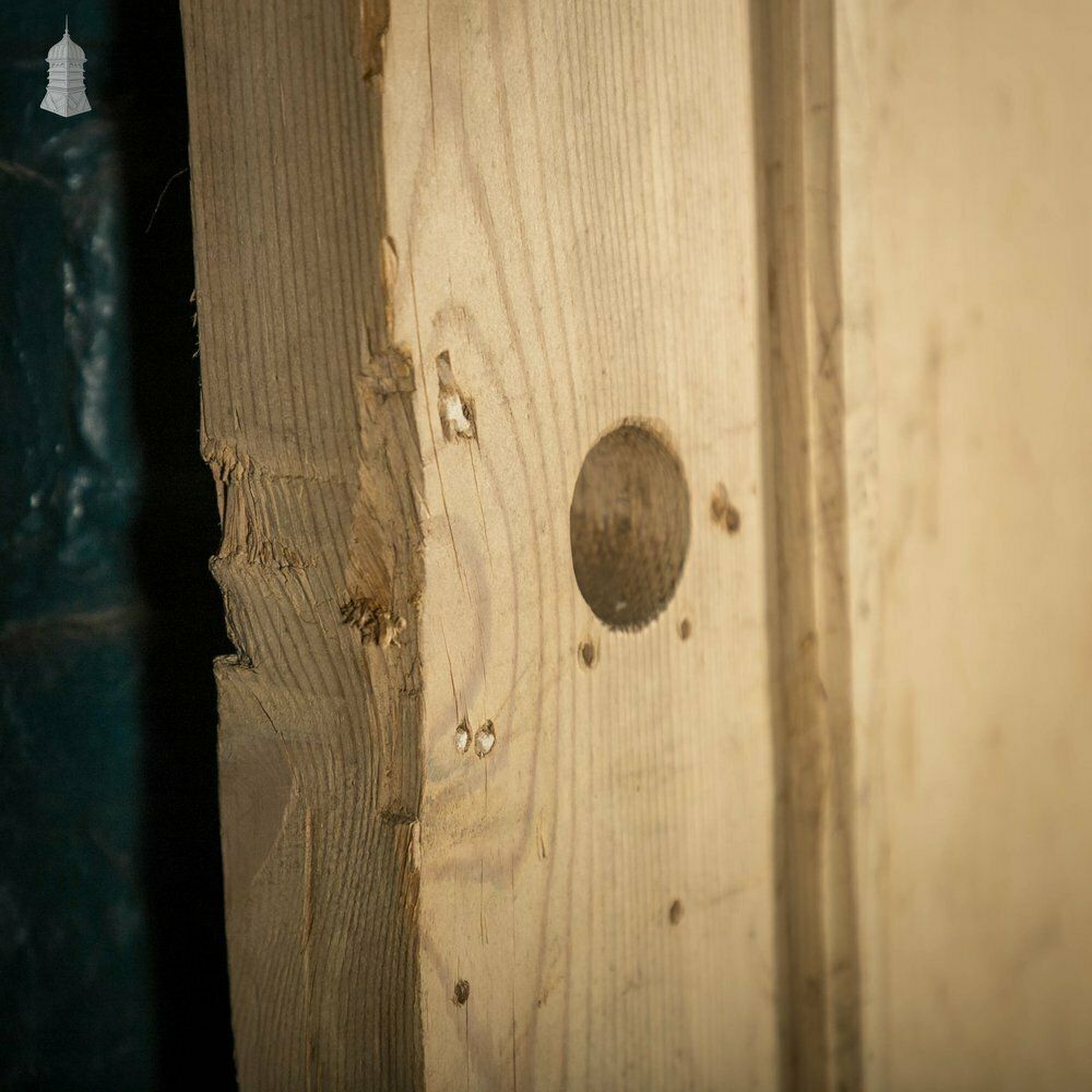 photo vinterior Glazed Pine Door, Moulded Panelled Door With Glazed Top Panel