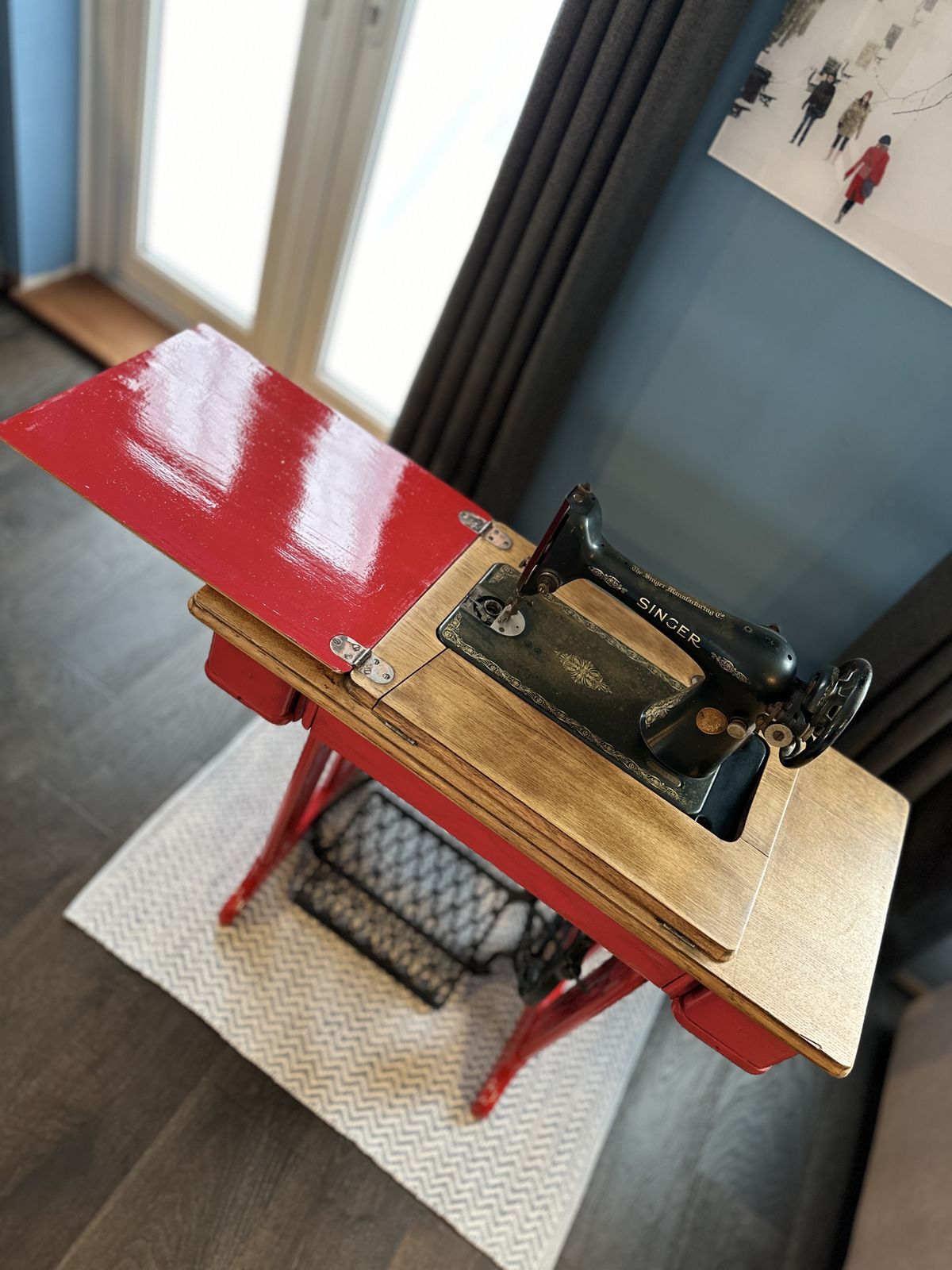 1920s Red Singer Sewing Machine Y8011945 In Wooden Table photo Furniture