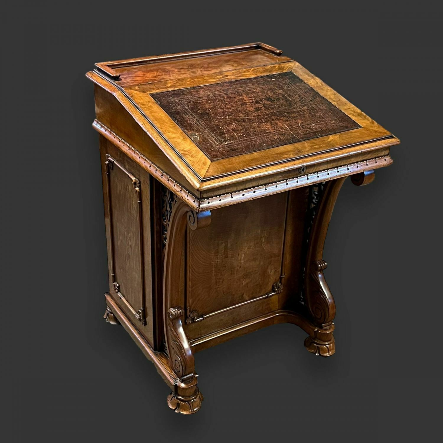 Fine Quality C19th  Arts & Crafts Walnut Davenport Desk