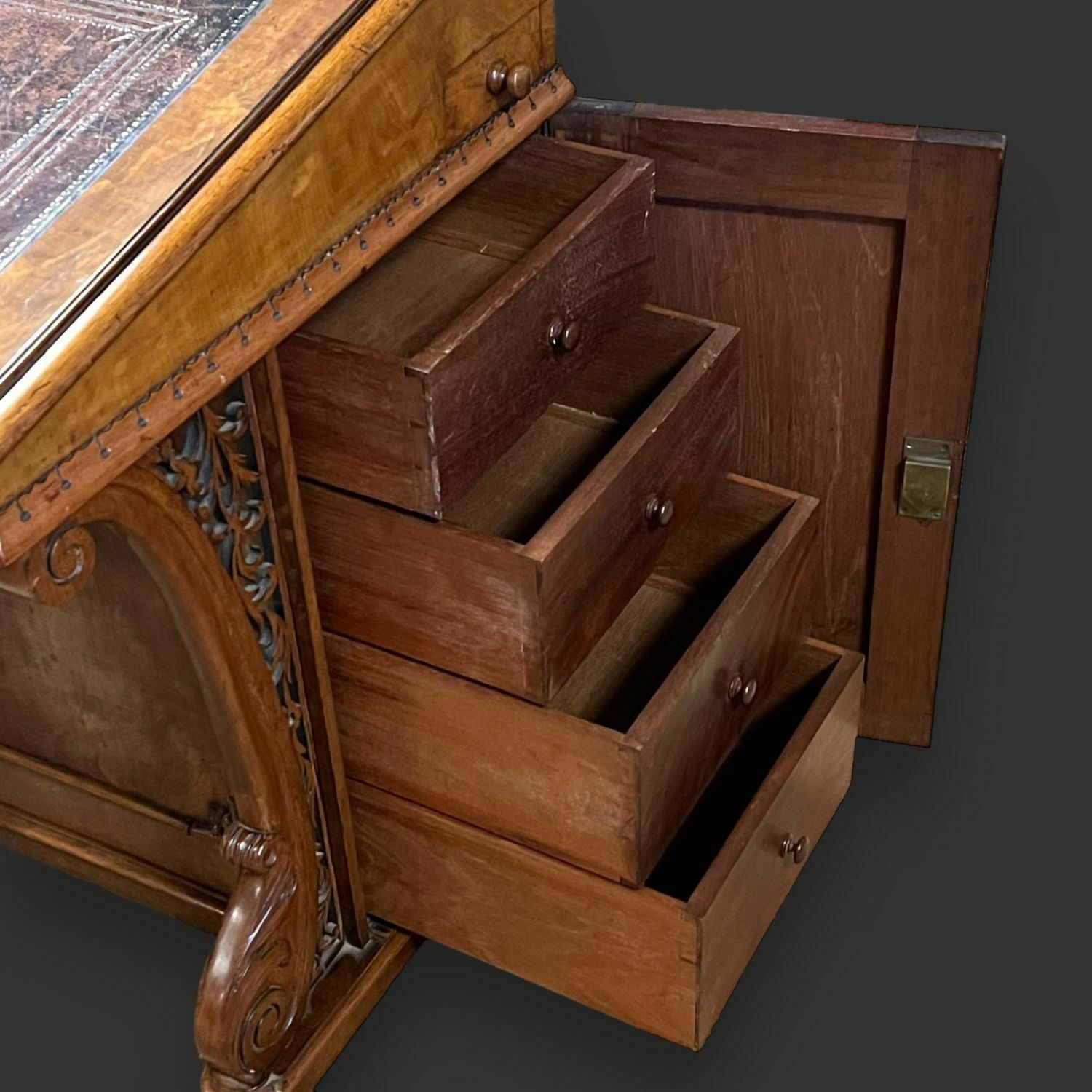 Fine Quality C19th  Arts & Crafts Walnut Davenport Desk photo vinterior