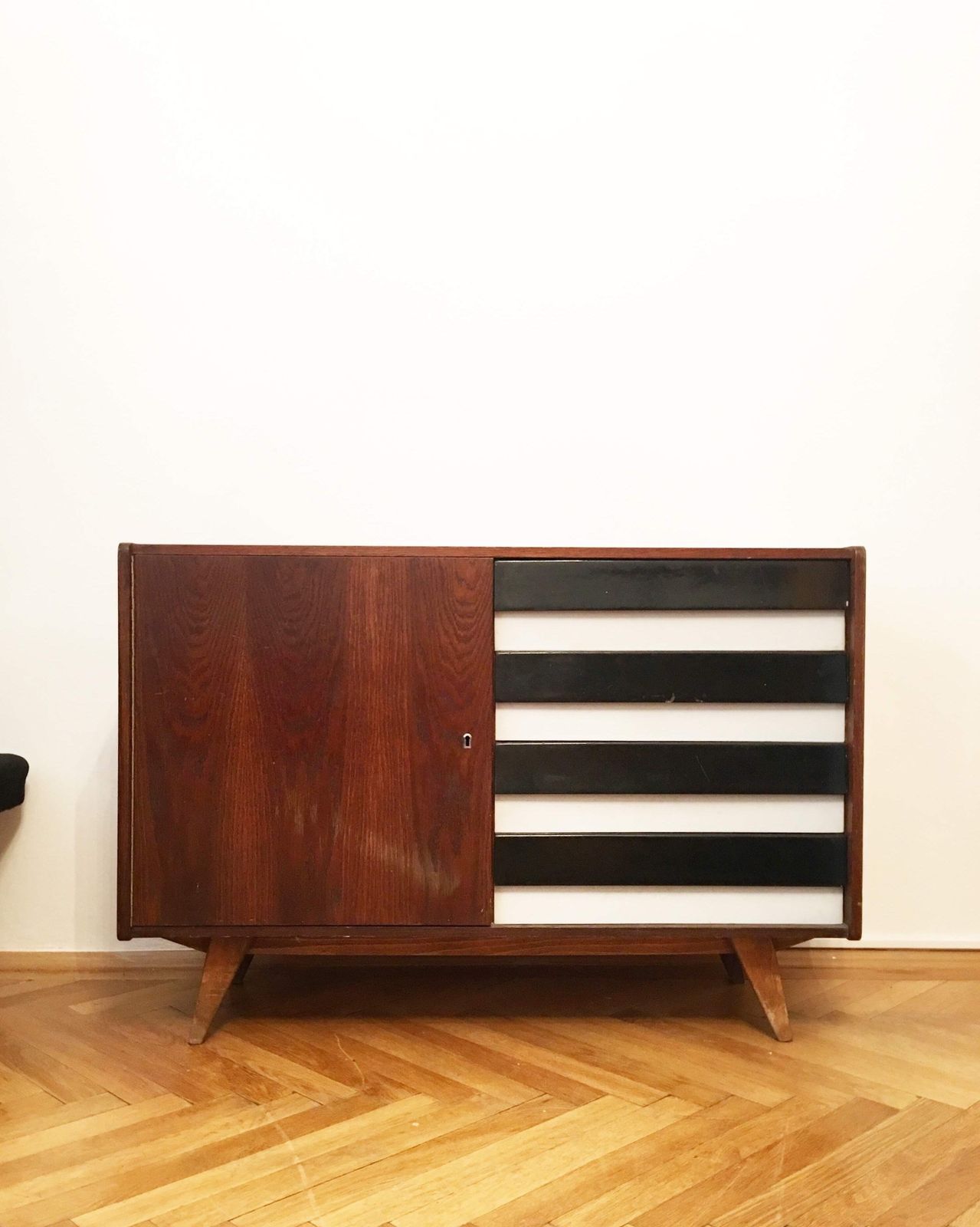 Dresser Jiri Jiroutek For Interier Praha – U 458