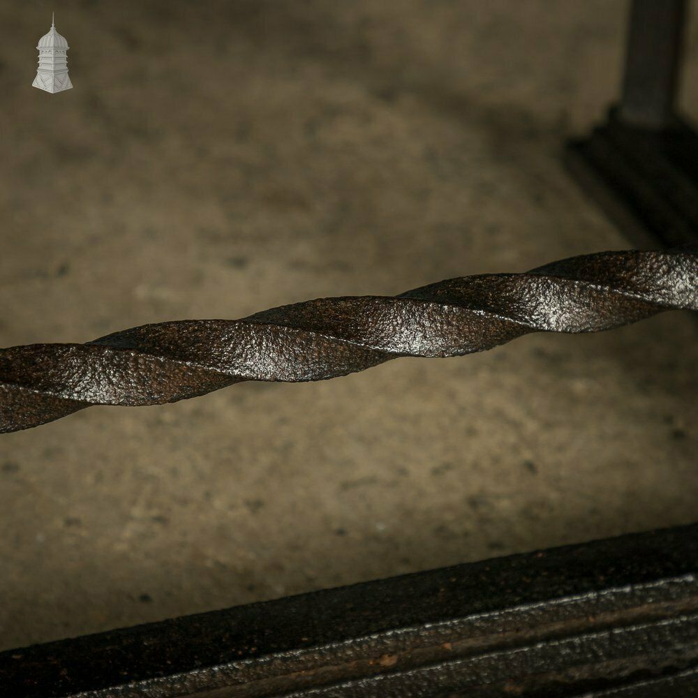 Fireplace Fender, Early 19th C Wrought Iron With Twist And Fleur De Lis photo Home Fixtures