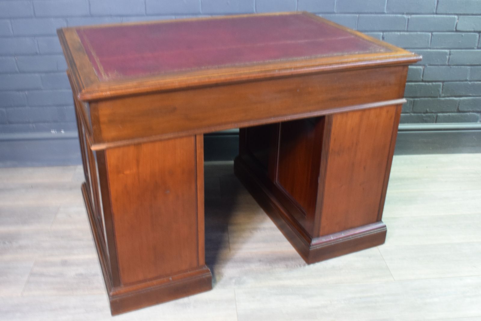 Mahogany Leather Top  Desk ,A Nice Example Of The Manchester Furniture Makers Goodalls & Co photo vinterior