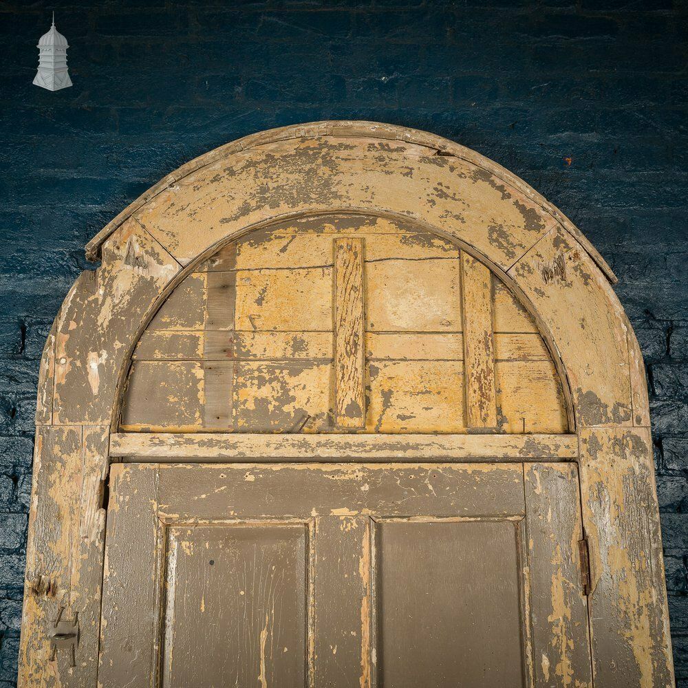 photo vintage Large Georgian Arch Top Door Frame And Door With Distressed Paint Finish