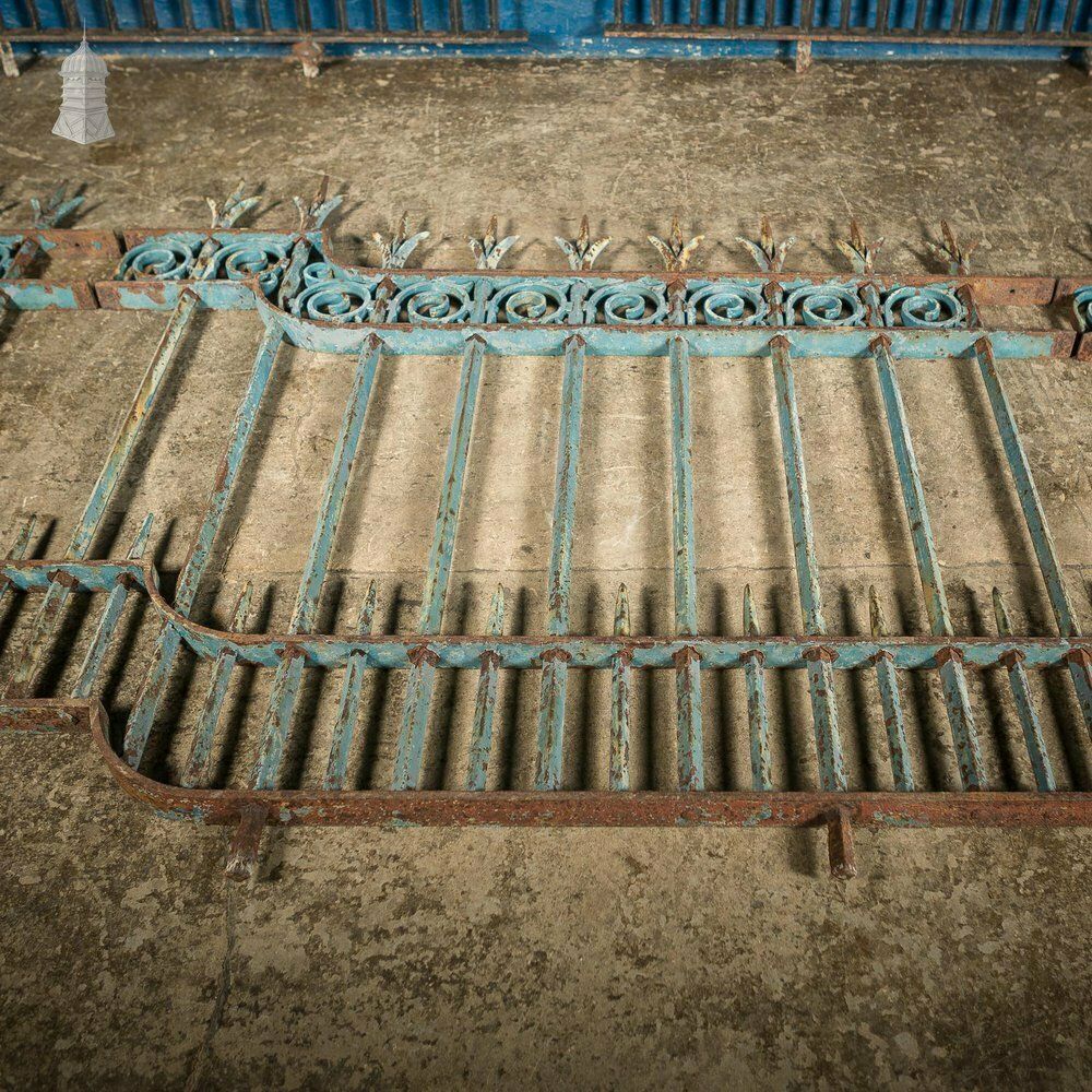 5700.0 Early 19th C Norwich 'Boulton & Paul' Cast Iron Railings   45ft Run photo
