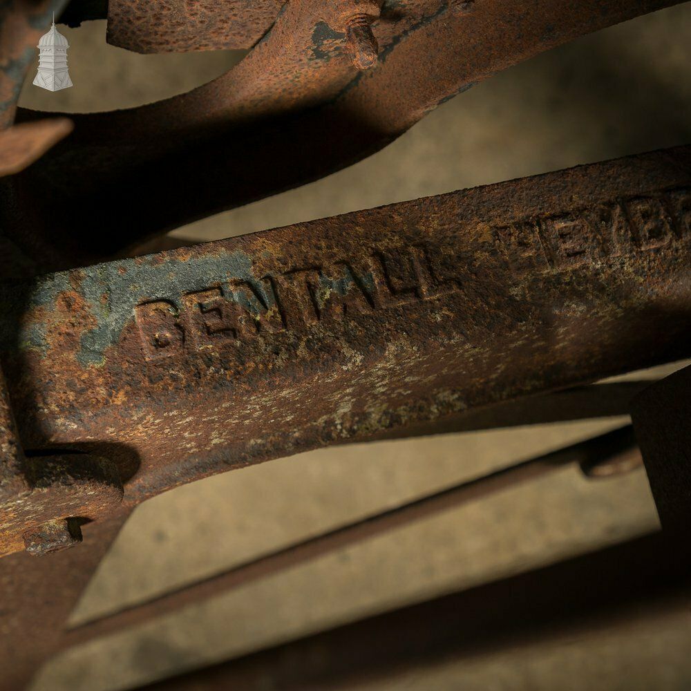 810.0 19th C Agricultural Chaff Cutter Manufactured By E.H Bentall & Co Heybridge photo
