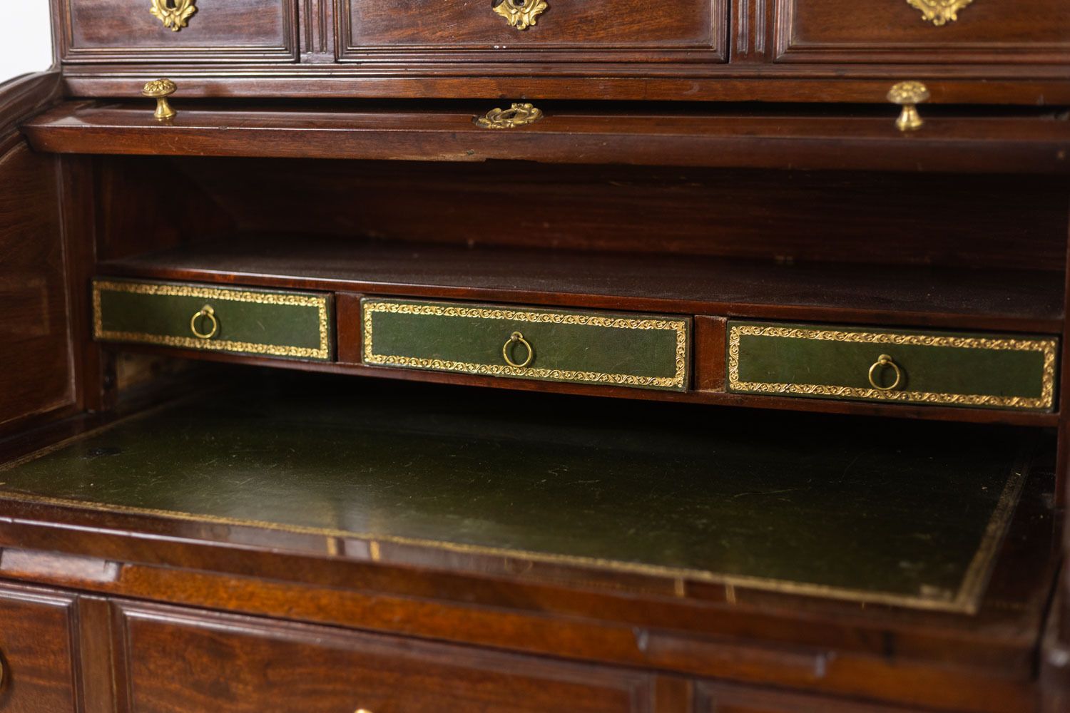 photo furniture Desk – Or Secretary, Cylinder, In Mahogany. Late 18th Century Period.