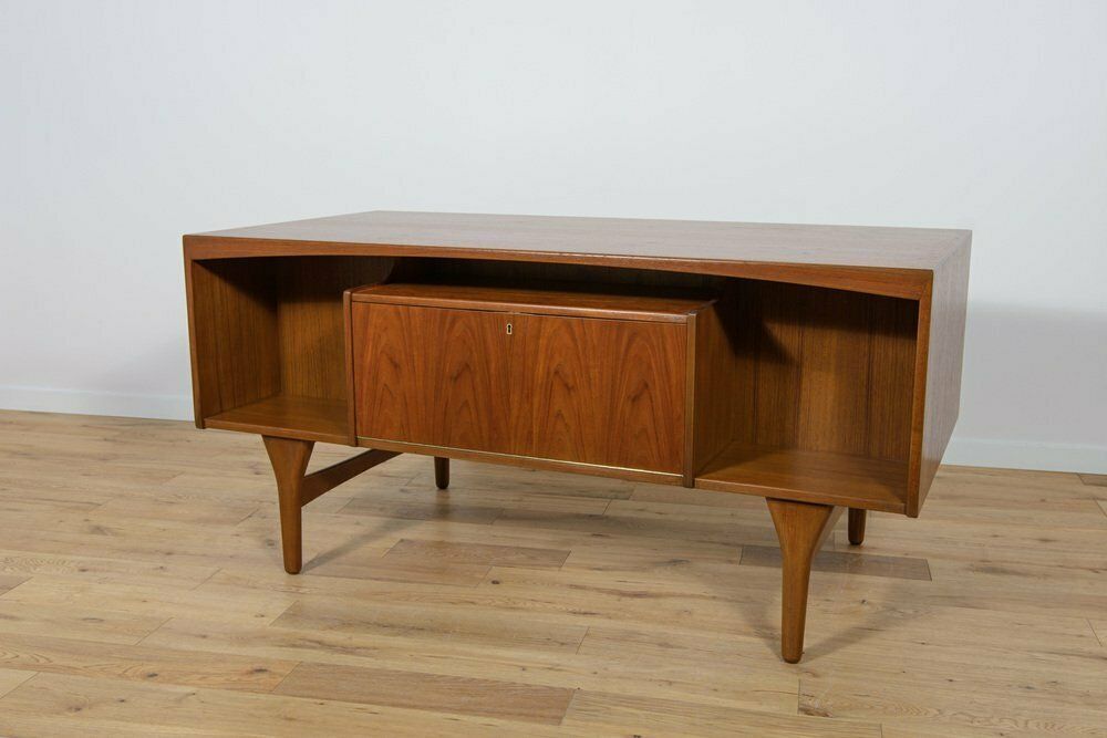 Mid Century Freestanding Teak Desk By Valdemar Mortensen, 1960s photo vinterior