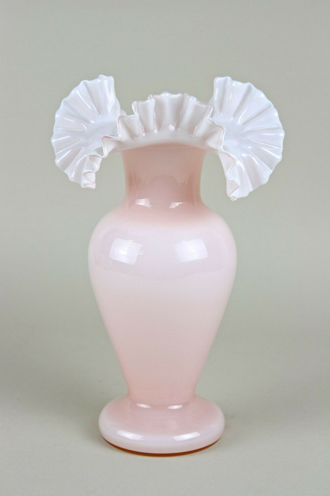 20th Century Art Nouveau Pink Frilly Edged Glass Vase, Austria Circa 1900 photo vinterior