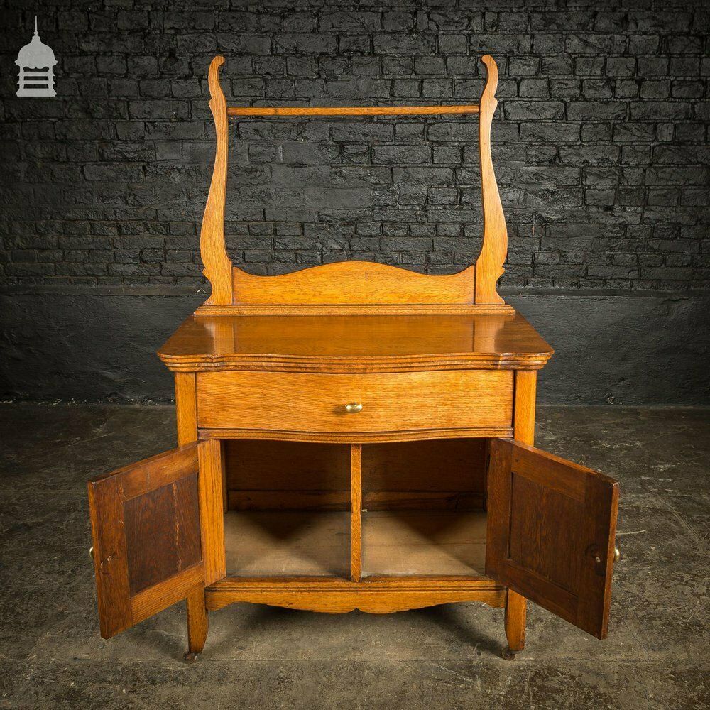 photo vinterior 19th C Oak Vanity Unit On Castors With Bouffant Drawer