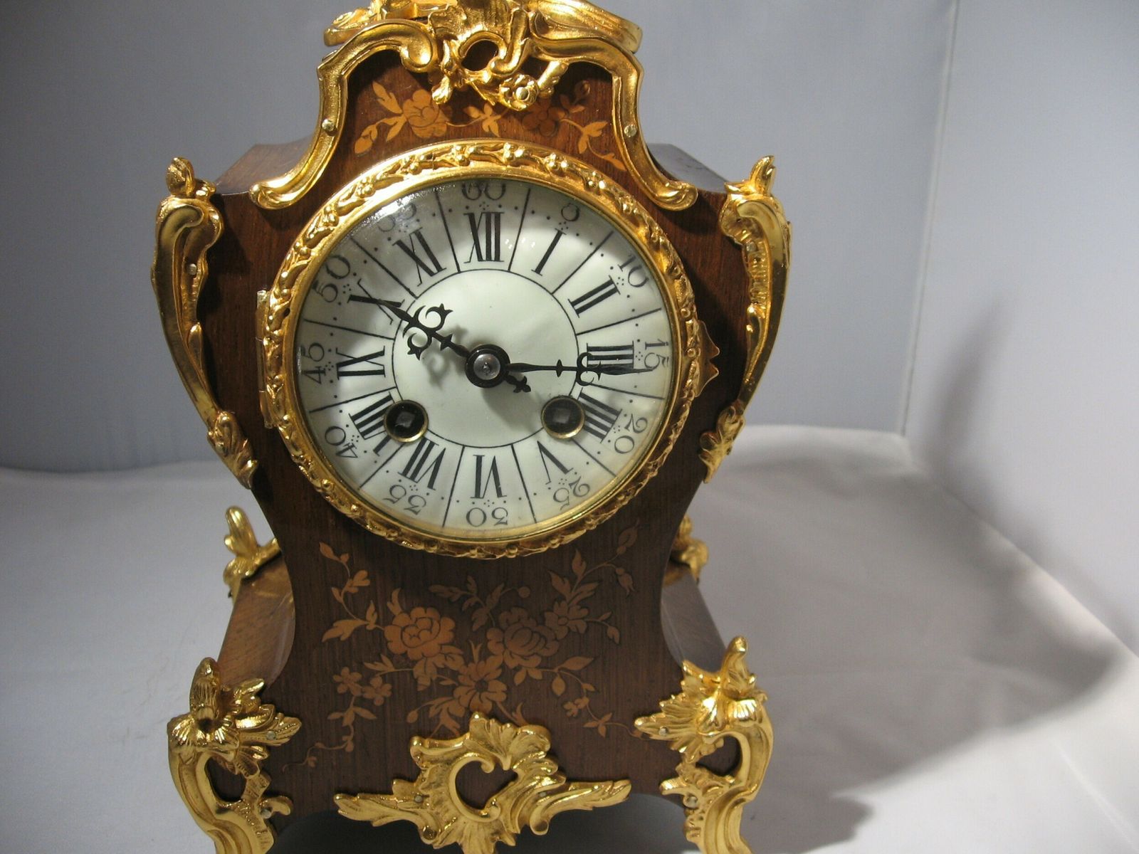 photo furniture Antique, Inlaid, Rosewood Shaped French Mantle Clock