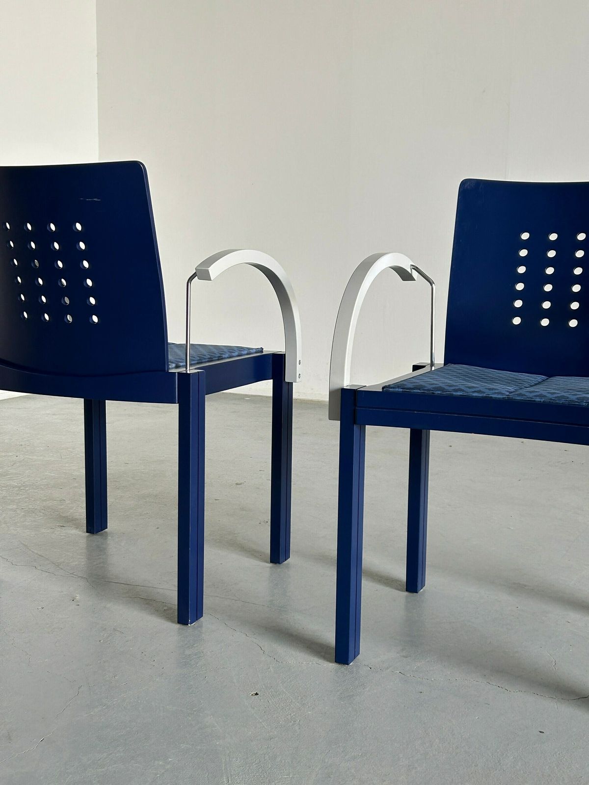 1 Of 20 Postmodern Memphis Era Original Thonet Vienna Sculptural Stackable Dining Chairs, Original And Signed, 1990s Austria photo vinterior